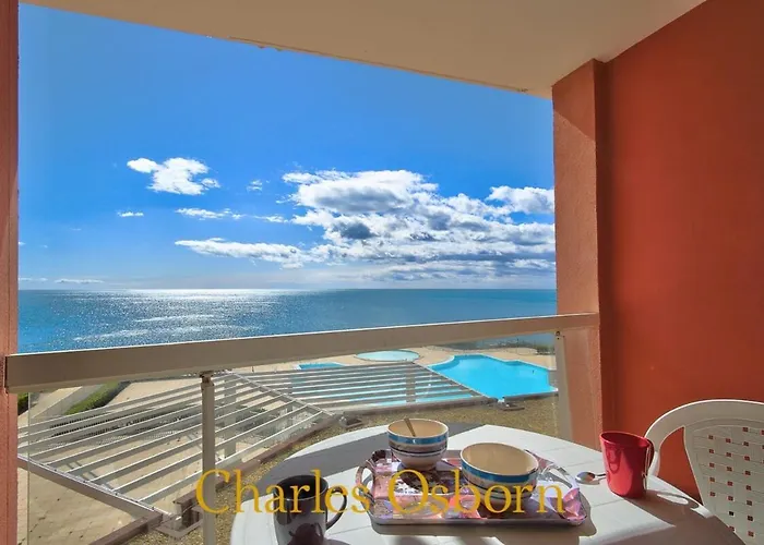 Au Cayenne, Terrasse Et Vue Mer